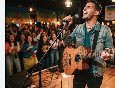 Portrait du chanteur engagé Matoub Lounès
